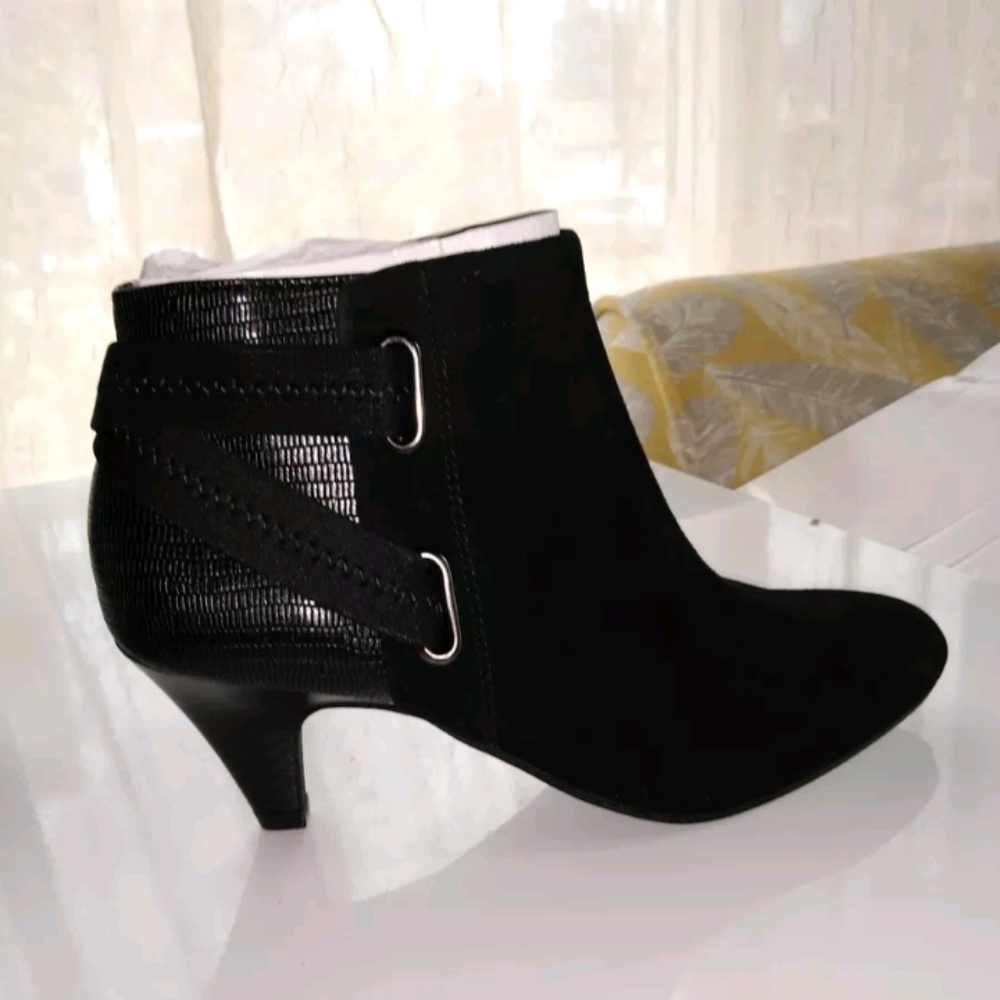 Alfani Women's Vandela 2 Ankle Bootie Black Leathe